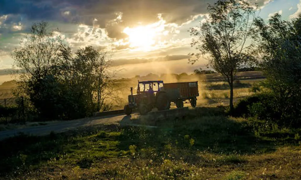 Tractors without proper lighting a disaster waiting to happen 